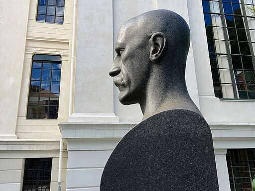 Fridtjof Nansen sculpture